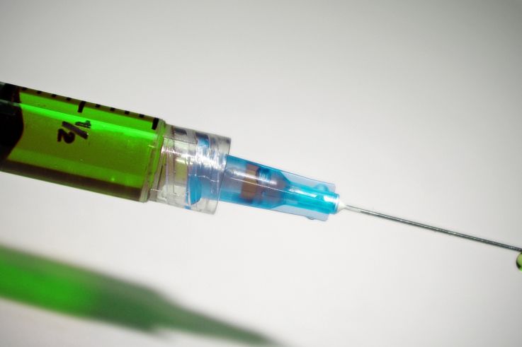 Vaccin Pfizer : un niveau inquiétant d'effets indésirables selon le professeur Caumes