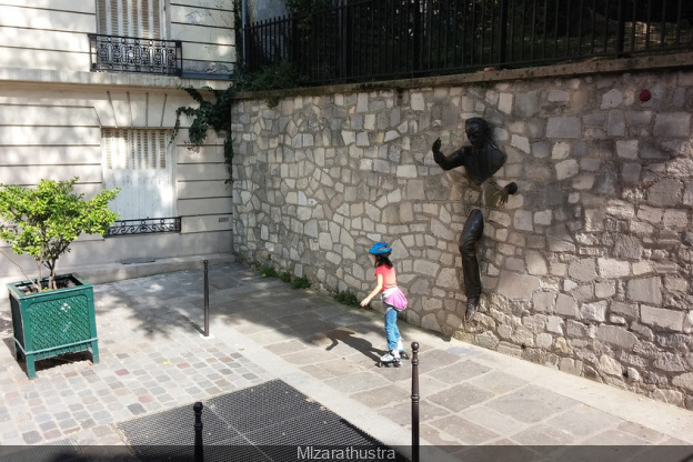 Le Passe-Muraille de la place Marcel Aymé à Paris ...