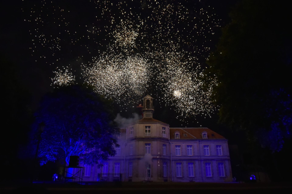 Feu D Artifice Du 14 Juillet 2021 A Drancy 93 Reporte Sortiraparis Com