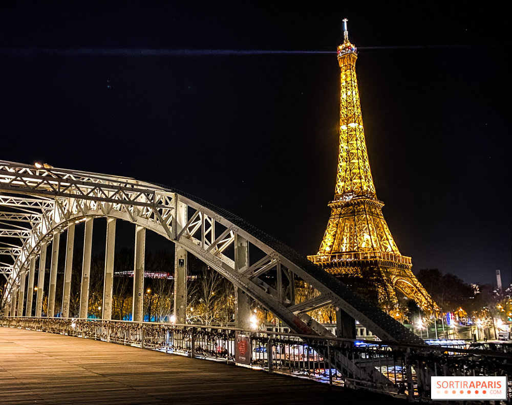 Coronavirus La Tour Eiffel Et La Tour Montparnasse Illuminees Ce Soir En Hommage Aux Soignants Sortiraparis Com