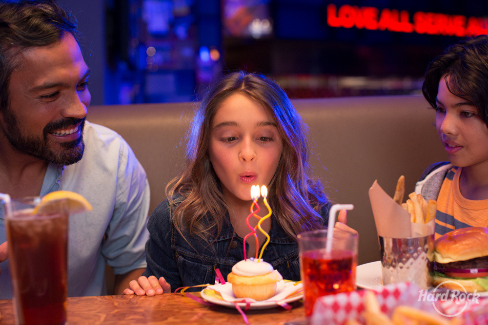 Le Hard Rock Cafe Pour Les Enfants Un Anniversaire A Prix Promo Sortiraparis Com