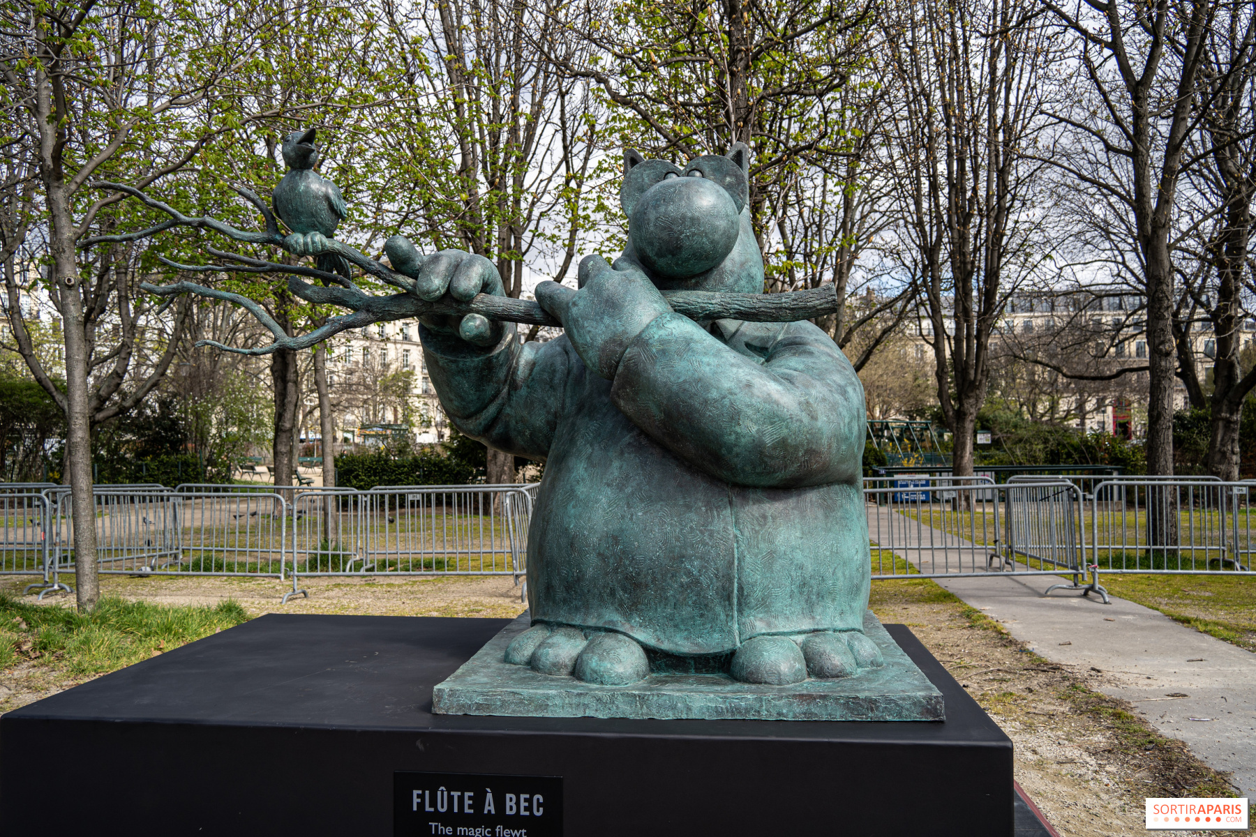 Le Chat De Geluck Sur Les Champs Elysees Derniers Jours Pour L Exposition En Plein Air Sortiraparis Com